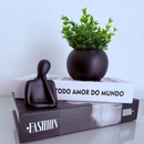 Kit Vaso Bola com planta artificial + estátua pensadora (LIVROS NÃO ACOMPANHAM O KIT)