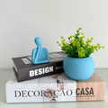 Kit Vaso Bola com planta artificial + estátua pensadora (LIVROS NÃO ACOMPANHAM O KIT)